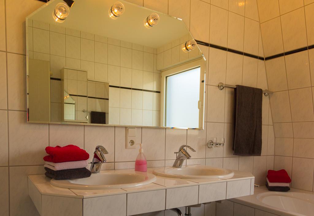 Ferienwohnung Weber-Rolinger Andernach Ngoại thất bức ảnh